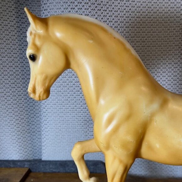 Signed Breyer Traditional Horse, Faith, Family Palomino Arabian Stallion‎ 1994 - Picture 4 of 9
